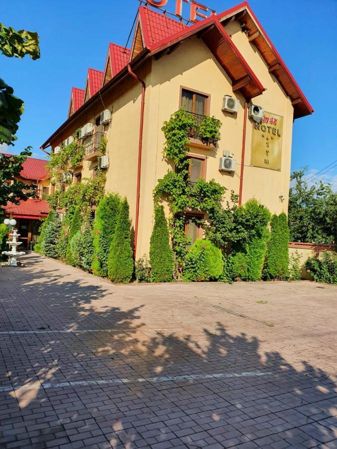 Hotel Sym Ploieşti Exterior foto