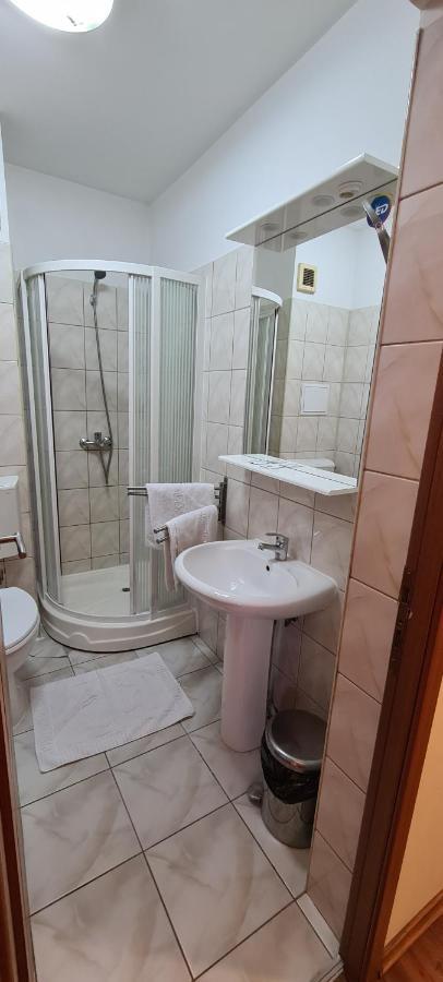 Hotel Sym Ploieşti Exterior foto