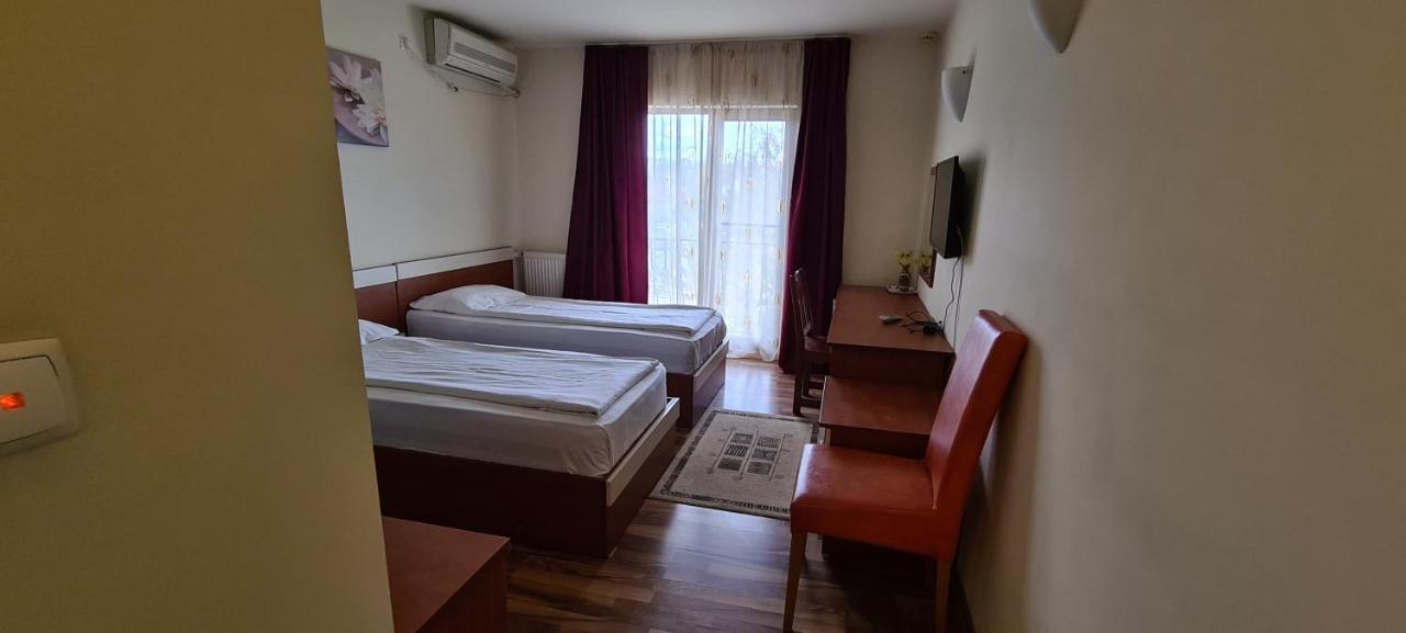 Hotel Sym Ploieşti Exterior foto