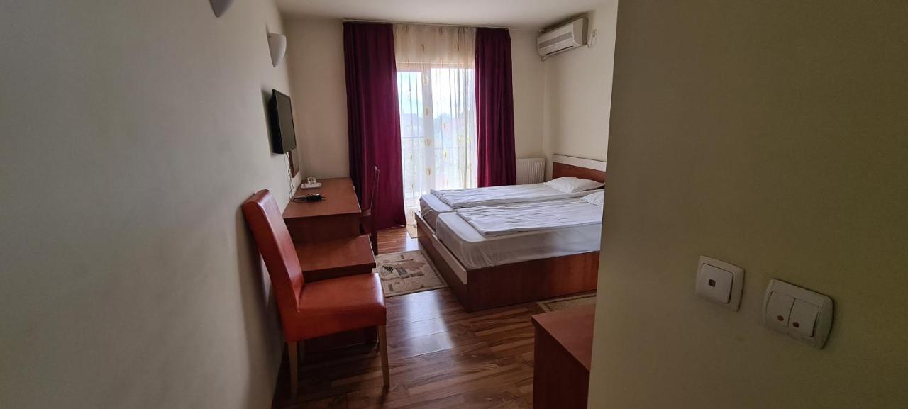 Hotel Sym Ploieşti Exterior foto